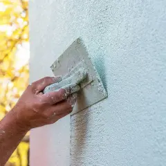Jak naprawić tynk elewacyjny skutecznie i uniknąć kosztownych błędów
