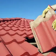 Jak naprawić pękniętą dachówkę - skuteczne metody i porady krok po kroku