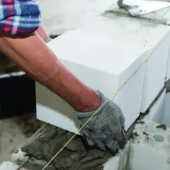 Jakie zaprawy do murowania z silikatów zapewnią trwałość konstrukcji?