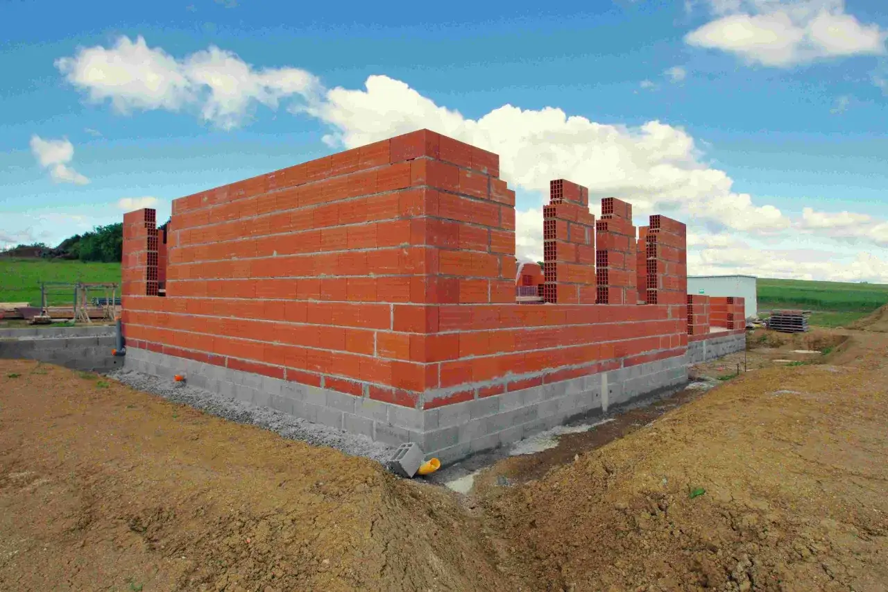 Ile trwa budowa domu 150m2? Realny harmonogram i etapy