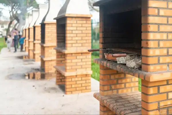 Jak zrobić zaprawę szamotową – krok po kroku do perfekcyjnej mieszanki